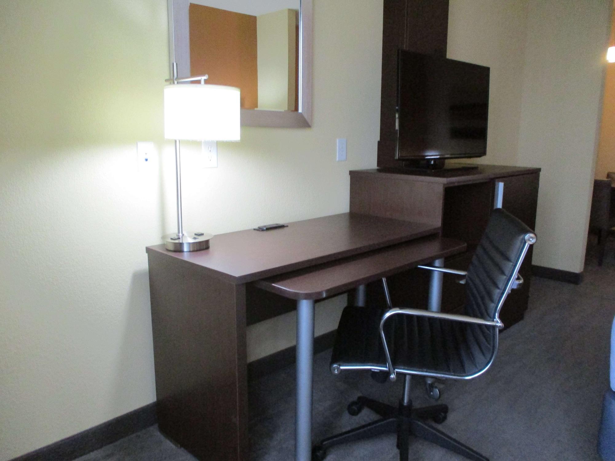 Best Western St. Louis Airport North Hotel & Suites Hazelwood Exterior photo