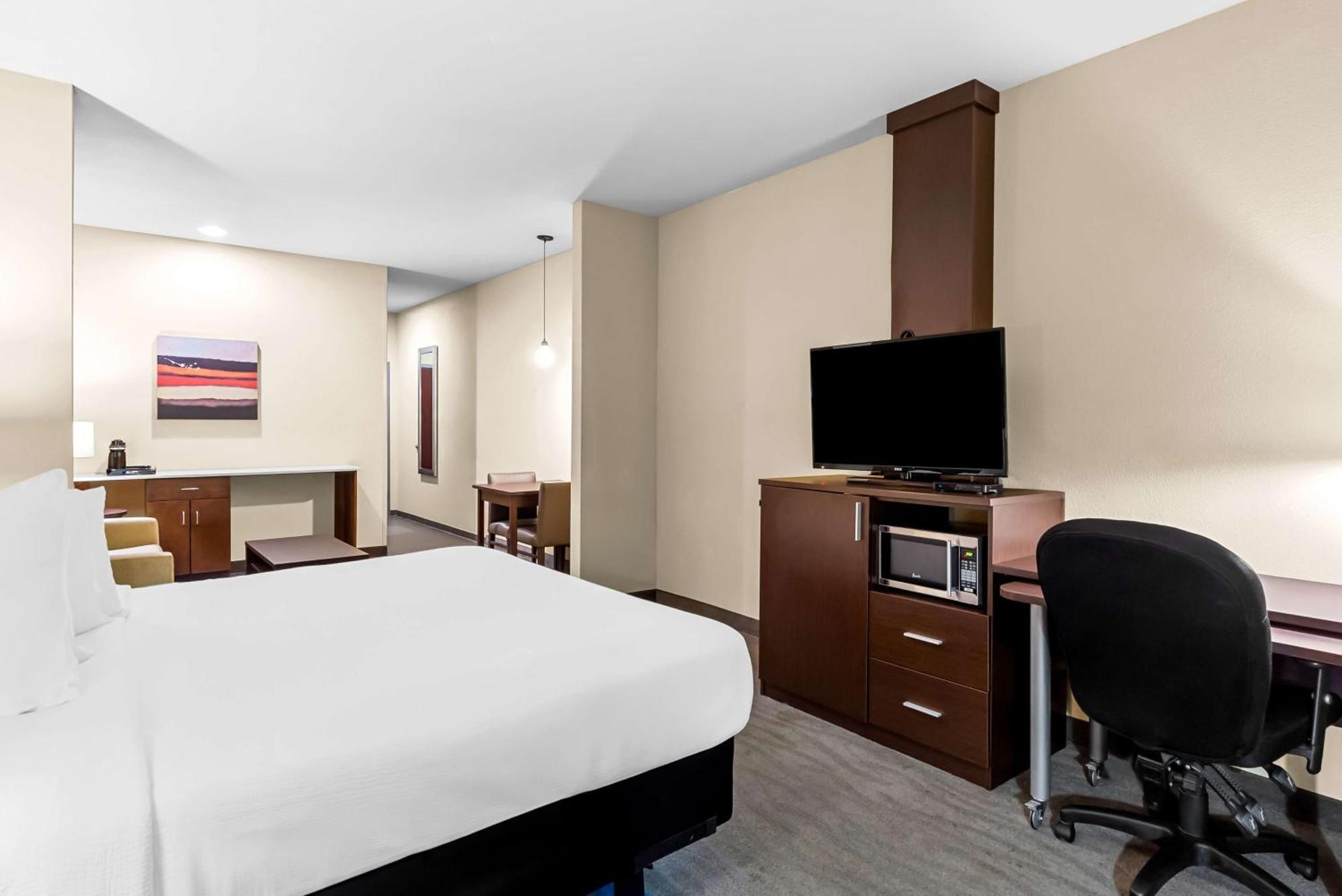 Best Western St. Louis Airport North Hotel & Suites Hazelwood Exterior photo