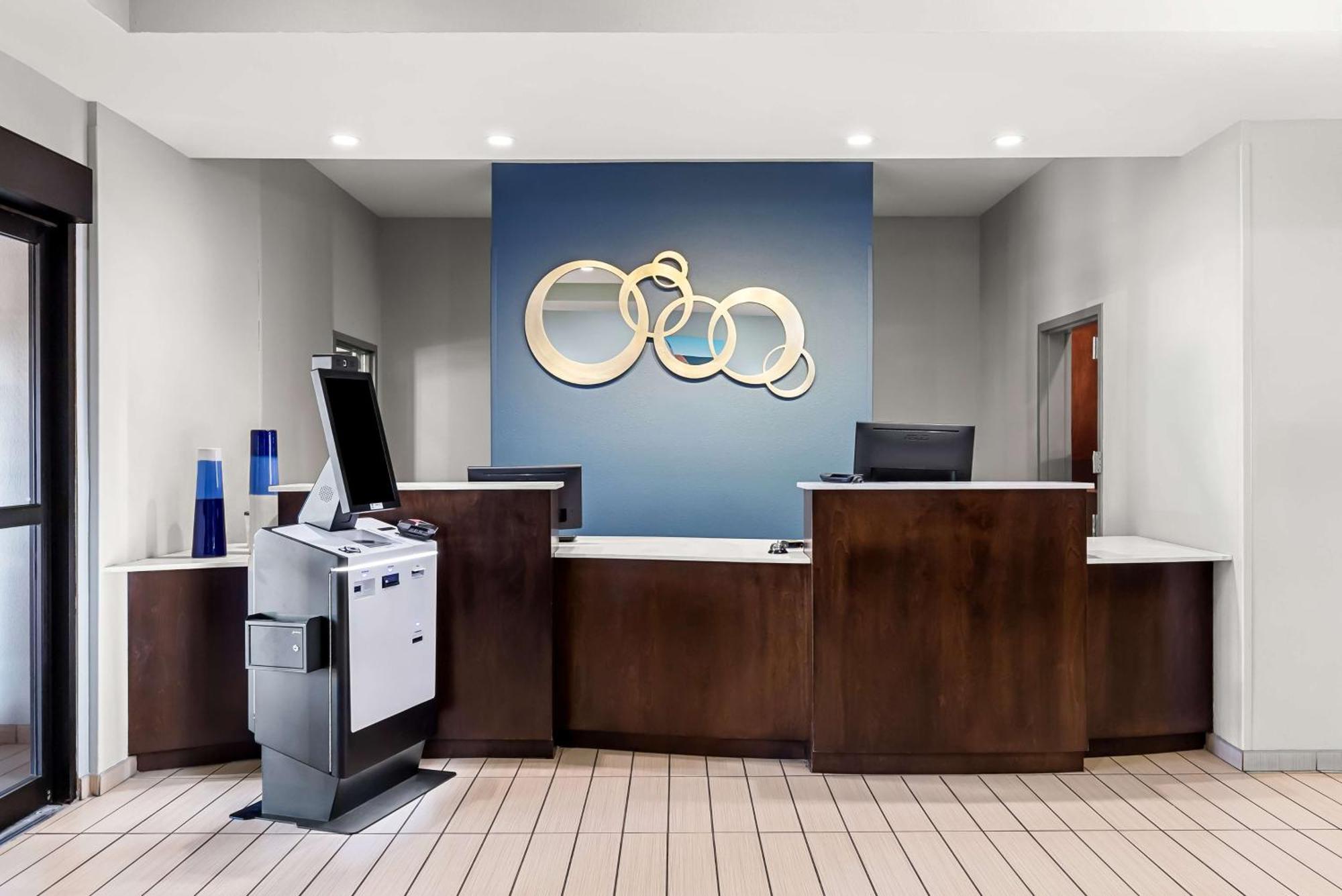 Best Western St. Louis Airport North Hotel & Suites Hazelwood Exterior photo