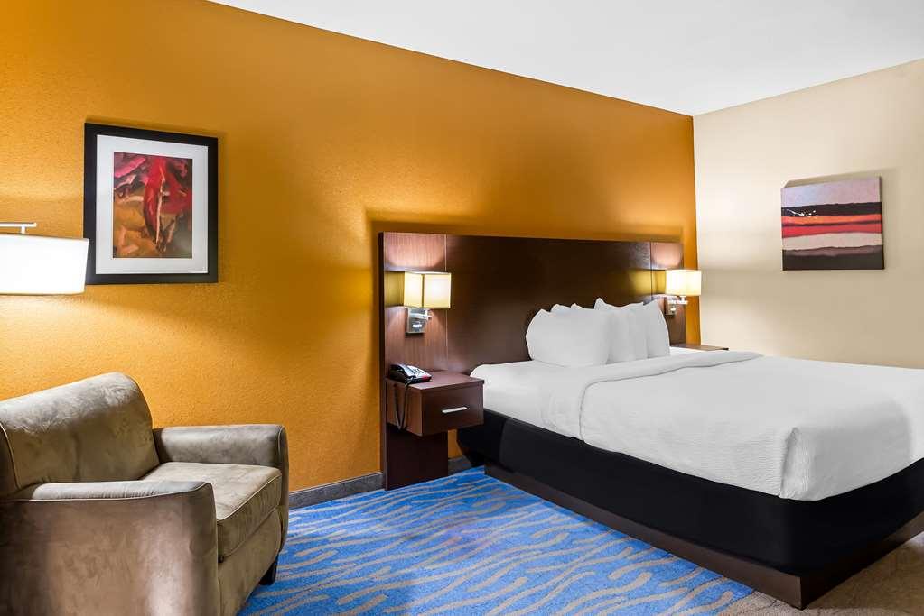 Best Western St. Louis Airport North Hotel & Suites Hazelwood Room photo