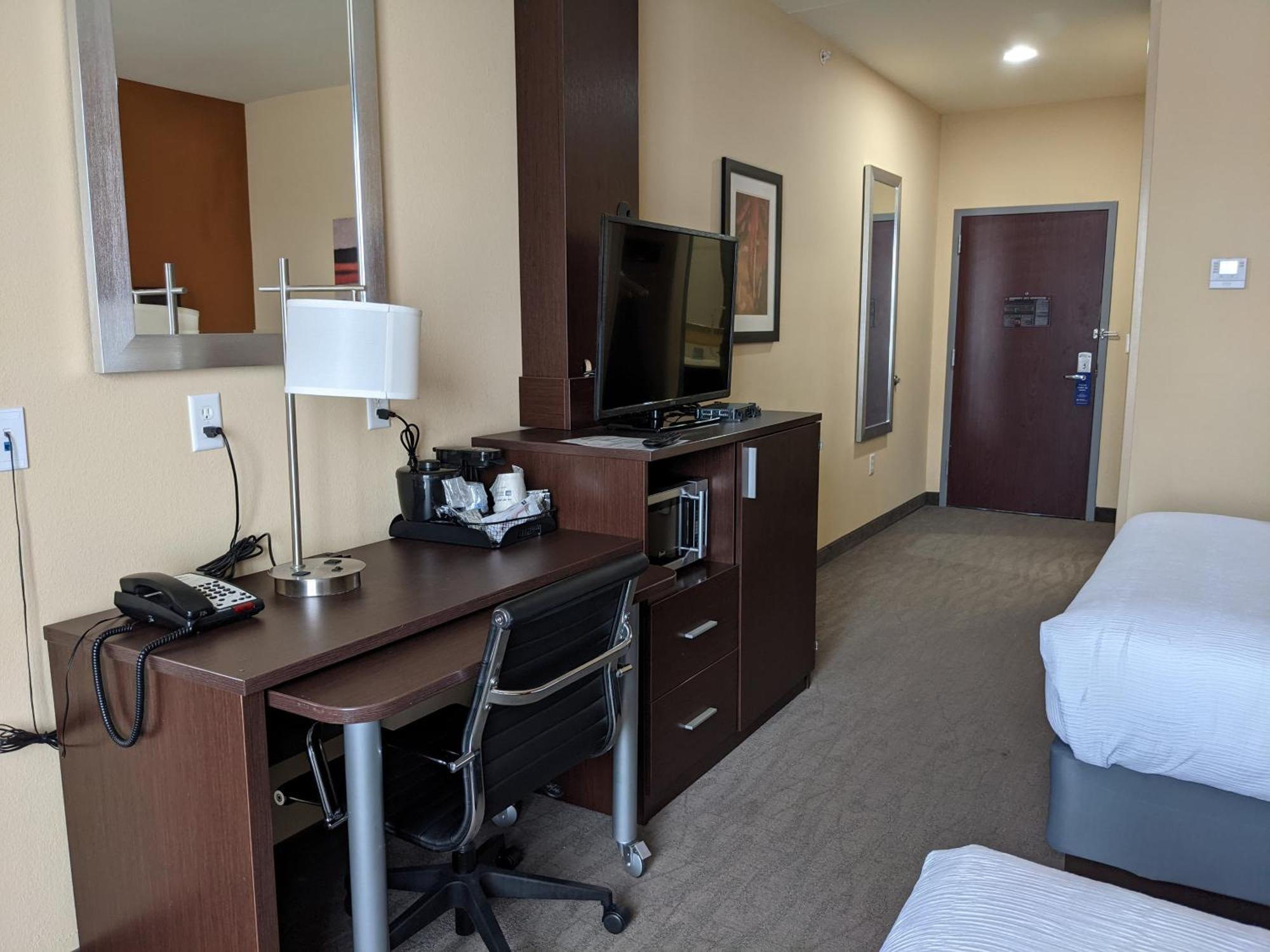Best Western St. Louis Airport North Hotel & Suites Hazelwood Exterior photo